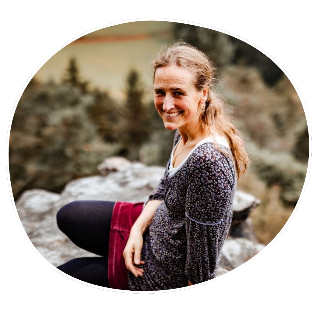 Foto einer Frau in der Natur