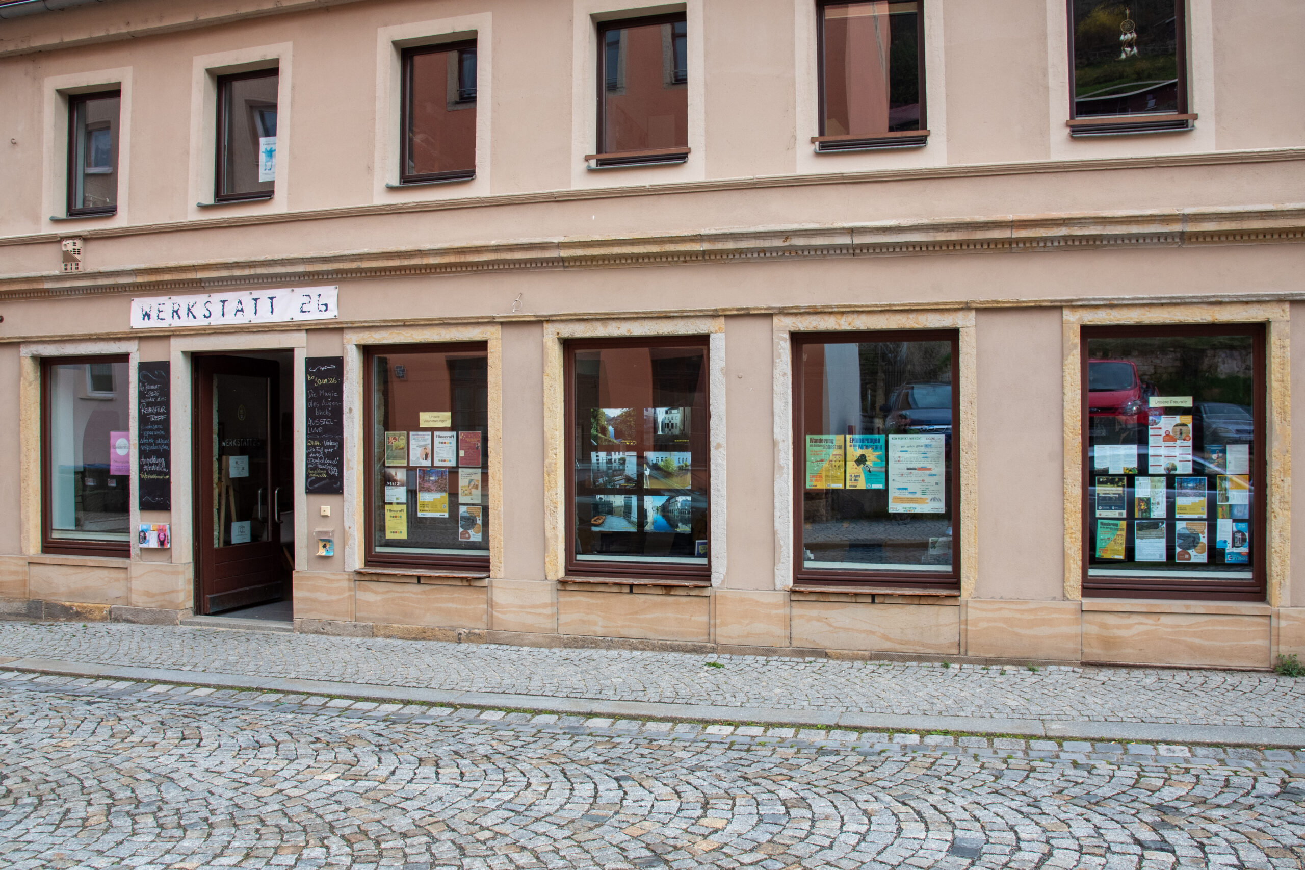 Ein Bild der Vorderseite der Werkstatt 26
